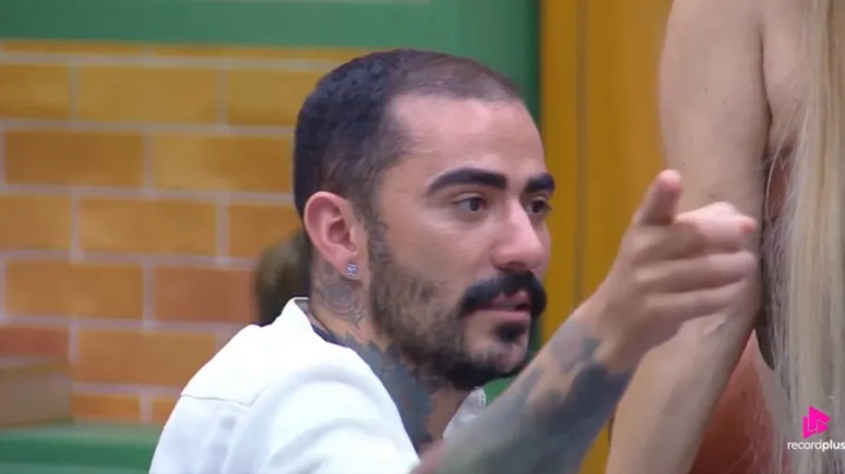 'A Fazenda 18': Velório? Mayk detona peões e debocha da saída de Jottapê: 'Macabro'