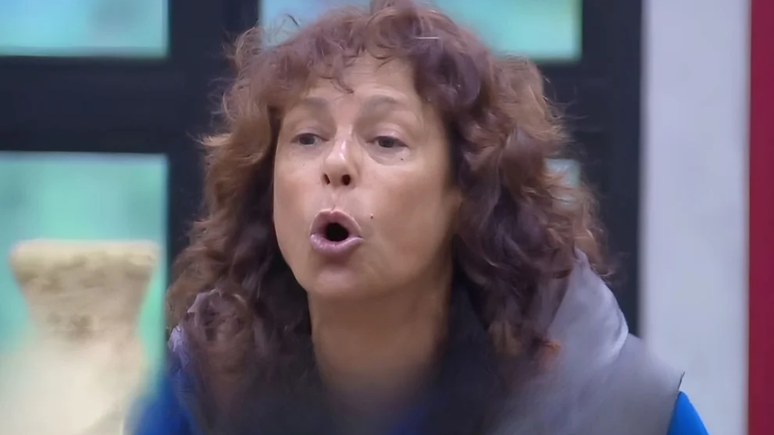 A Fazenda 18: Giovanna Gold acusa Darlin de provocar saída de Jottapê e dispara ofensas A Fazenda 18: Giovanna Gold acusa Darlin de provocar saída de Jottapê e dispara ofensas