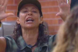 A Fazenda: Ariela e Giovanna jogam leite uma na outra e provocam briga generalizada