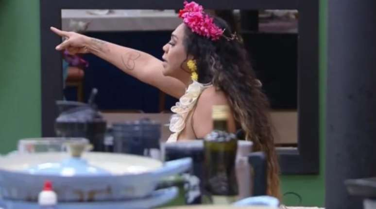 A Fazenda 18: após ser xingado de 'bicha', Erthal vai para cima de Darlin: 'Alcoólatra' A Fazenda 18: após ser xingado de 'bicha', Erthal vai para cima de Darlin: 'Alcoólatra'
