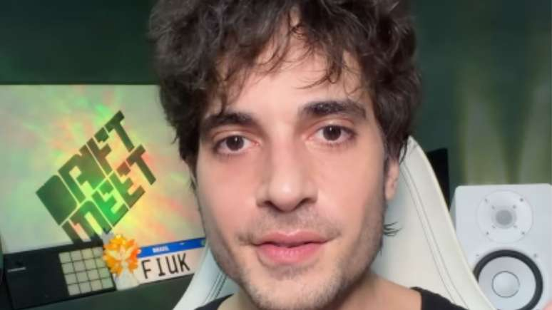 Fiuk se apresenta em evento lotado após anúncio de crise financeira e emociona: 'Não esperava'