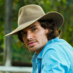 Jonatas Faro aparece com namorado em foto após revelar bissexualidade Jonatas Faro aparece com namorado em foto após revelar bissexualidade