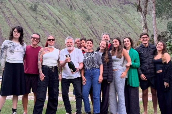 José de Abreu reúne filha trans, filhos, esposa e netos em registro raro: ‘Minha família’ José de Abreu reúne filha trans, filhos, esposa e netos em registro raro: ‘Minha família’