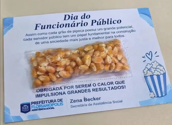 Servidores recebem milho de pipoca de presente em prefeitura de capital no Sul do país Servidores recebem milho de pipoca de presente em prefeitura de capital no Sul do país