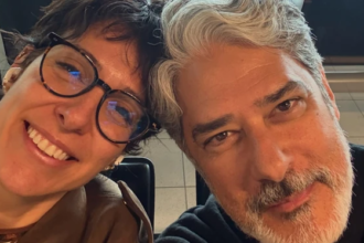 Lula ou Flávio Bolsonaro? William Bonner volta ao Brasil para votar, fala em 'proteger a democracia' e web vê indireta