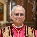 Papa Leão XIV volta a caminhar e se alimentar após cirurgia no pulmão