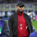 Técnico do Bayern de Munique é levado às pressas ao hospital e helicóptero de resgate é acionado Técnico do Bayern de Munique é levado às pressas ao hospital e helicóptero de resgate é acionado